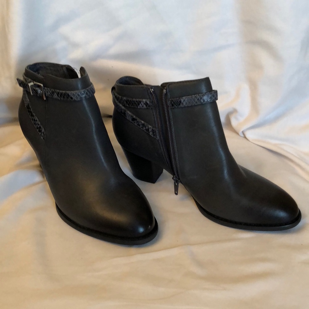 Vionic 2” heel ankle boots
